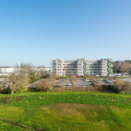 402 - L'herblinois - Wifi - Proche Tram Apartment *